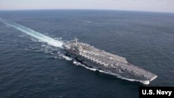 Kapal induk kelas Nimitz USS Abraham Lincoln transit di Samudera Atlantik dalam sebuah latihan militer, 30 Januari 2019.