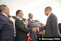 President Mnangagwa (right) talks to Zimbabwe’s new Finance Minister Mthuli Ncube at the State House in Harare, Sept. 10, 2018.