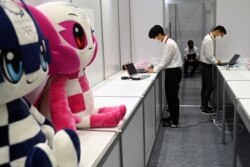 Suasana di salah satu stan di Media Press Centre, menjelang pembukaan resmi Olimpiade Tokyo 2020, di Tokyo, Jepang 21 Juli 2021. (AP)