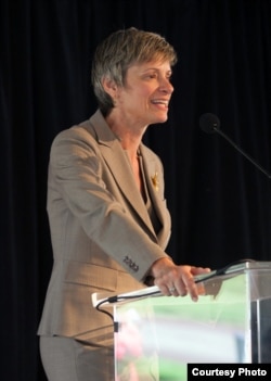 南加州大学法学院教授伊丽莎白•加勒特