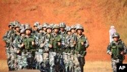 훈련 중인 중국 육군. (자료사진)