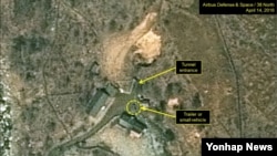 미국 북한전문매체 '38노스'가 지난달 19일 공개한 북한 함경북도 풍계리 핵실험장 북쪽 갱도 부근의 새로운 활동. 노란 점선 동그라미가 새로 나타난 차량을 표시하고 있다. (자료사진)