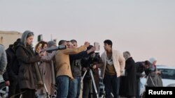 Waislamu mjini Damuscus, Syria wanautafuta mwezi ili kuanza Ramadhani