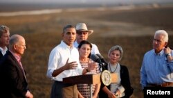 Obama Kaliforniya dehqonlari bilan ko'rishayapti. 14-fevral, 2014-yil.