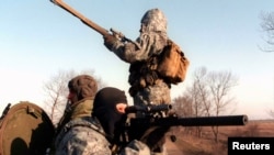 FILE - A Russian soldier aims his rifle in the outskirts of Grozny, March 19, 1996. By that time, at least 30,000 people had been reported killed in the fighting after Moscow sent its troops into Chechnya in December 1994 to halt independence moves.