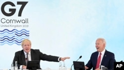 جو بایدن، رئیس جمهوری آمریکا و بوریس جانسون، نخست وزیر بریتانیا در اجلاس گروه هفت - ۱۲ ژوئن ۲۰۲۱