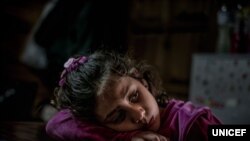 სირიელი ლტოლვილი ბავშვი საბერძნეთის ერთ-ერთ ბანაკში, მარტი, 2017 წ. 