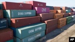 រូប​ឯកសារ៖ កុងតឺណ័រ​របស់​ក្រុមហ៊ុន​ចិន China Shipping Company និង​ក្រុមហ៊ុន​ផ្សេង​ទៀត​នៅ​កំពង់ផែ​អន្តរជាតិ​ក្រុង Portsmouth រដ្ឋ Virginia សហរដ្ឋ​អាមេរិក​កាល​ពី​ថ្ងៃ​ទី​១០ ខែ​ឧសភា ឆ្នាំ​២០១៩។