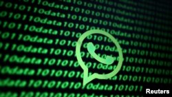 Logo Whatsapp dan kode-kode cyber terlihat dalam ilustrasi ini yang diambil pada tanggal 26 November 2019. (Foto: Reuters/Dado Ruvic)