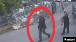 سی سی ٹی وی فوٹیج میں جمال خشوگی کو استنبول کے سعودی قونصلیٹ میں داخل ہوتے دیکھا جا سکتا ہے۔ 2 اکتوبر 2018