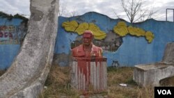 სტალინის შეღებილი ძეგლი ჩოხატაურში