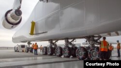 To support its huge size and weight, Stratolaunch has 28 wheels. (Stratolaunch Systems)
