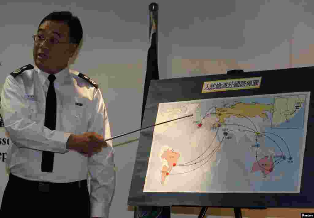 Hong Kong Immigration Department officials said mainland Chinese from a Fujian province, used passports with look-alike photos to smuggle into Australia, Spain, Brazil and Argentina, April 5, 2013.