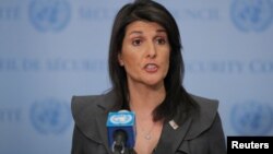 Duta Besar AS di PBB, Nikki Haley berbicara kepada media di markas PBB di New York hari Selasa (2/1). 