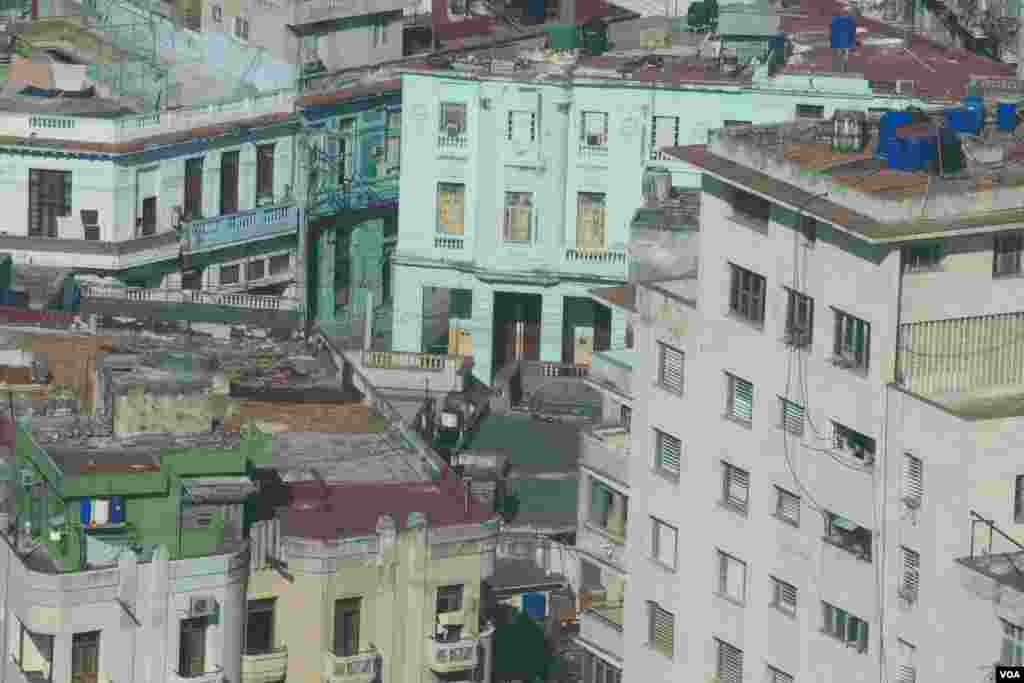 View of a neighborhood from above, in the heart of Havana, Cuba, Aug. 13, 2015. (Celia Mendoza/VOA)