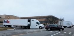 A FedEx truck leaves the Pfizer Global Supply manufacturing plant with a small convoy, amid the coronavirus disease (COVID-19) outbreak, in Portage, Michigan, U.S., December 13, 2020. REUTERS/Rebecca Cook