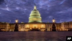 APTOPIX Budget Battle