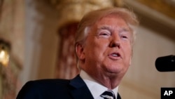 លោក​ប្រធានាធិបតី ដូណាល់ ​ត្រាំ ថ្លែង​ក្នុង​ពិធីស្បថ​ចូល​កាន់​តំណែង​របស់​លោក​រដ្ឋមន្ត្រី​ការបរទេស​ថ្មី​គឺ​លោក Mike Pompeo នៅ​ក្រសួង​ការបរទេស កាលពី​ថ្ងៃទី២ ខែឧសភា ឆ្នាំ២០១៨ ក្នុង​រដ្ឋធានី​វ៉ាស៊ីនតោន។