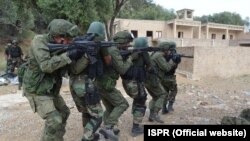 Des militaires russes lors d'un exercice conjoint du Commandement des corps d’intégration à Peshawar, 10 octobre 2016.