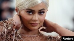 Kylie Jenner tiba di Metropolitan Museum of Art Costume Institute Gala di New York, 1 Mei 2017.