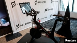 Permintaan terhadap sepeda statis "Peloton" melonjak selama pemberlakuan lockdown sejak pandemi COVID-19 (foto: dok). 