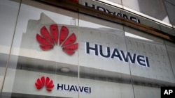 中国北京橱窗中的华为标志。(2019年1月29日)