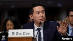 Kepala eksekutif TikTok, Shou Zi Chew, memberikan kesaksian di Washington, DC (foto: dok). 
