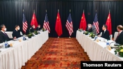 미국과 중국이 지난달 18일 앵커리지에서 고위급 회담을 가졌다. 바이든 행정부 출범 이후 처음 열린 양국의 이날 회담에는 미국 측에서 토니 블링컨 국무장관과 제이크 설리번 백악관 국가안보보좌관, 중국 측에서는 양제츠 공산당 외교담당 정치국원과 왕이 외교담당 국무위원 겸 외교부장이 참석했다.