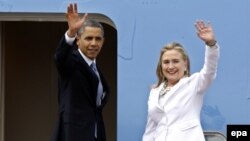Presiden AS Barack Obama dan Hillary Clinton, yang saat itu masih menjabat sebagai Menlu AS (foto: dok). 