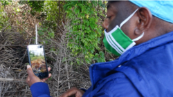 Paul Kopedina Itenguino, président de l’ONG ACDL Cap Estérias au nord de Libreville, Gabon, le 20 novembre 2020. (VOA/Ismaël Obiang Nze)