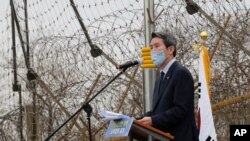 이인영 한국 통일장관이 지난 4월 경의선 남북출입사무소에서 열린 판문점 선언 3주년 기념행사에서 축사를 했다.