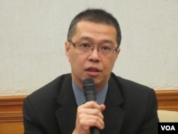 台湾陆委会法政处副处长周鸣瑞（美国之音张永泰拍摄）