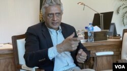Dr. Faisal Sultan, special assistant to the Pakistani prime minister on national health services, speaks to VOA. (Ayaz Gul/VOA)