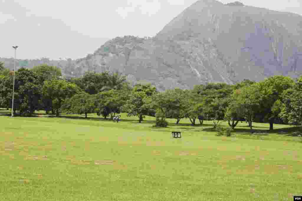 Membership at the IBB International Golf and Country Club in the Nigerian capital of Abuja costs upwards of 800,000 naira ($2622). The golf club is one of a handful in Nigeria. (Chika Oduah for VOA)