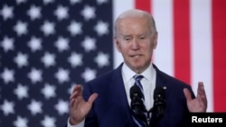 ប្រធានាធិបតី​​សហរដ្ឋ​អាមេរិក​លោក Joe Biden ថ្លែង​នៅ​សាកលវិទ្យាល័យ​​កសិកម្ម​​និង​បច្ចេកទេស​នៃ​រដ្ឋ North Carolina ក្នុង​ទី​ក្រុង Greensboro កាល​ពី​ថ្ងៃ​ទី​១៤ ខែ​មេសា ឆ្នាំ​២០២២។ (AP)