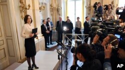 La secrétaire perpétuelle de l'Académie suédoise Sara Danius annonce que Bob Dylan a été récompensé par le prix Nobel de littérature à Stockholm, Suède, le 13 octobre 2016. 