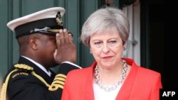 La première ministre britannique Theresa May lors de la cérémonie de remise de la cloche du SS Mendi au Cap, en Afrique du Sud, le 28 août 2018.