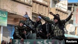 امریکا: د سوریې په رقه ښار کې د ماموریت له بشپړیدو وروسته به له کردي جنگیالیو نه وسلې بیرته واخلي. 