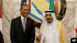 Revellers put grease on their bodies as they take part in the annual Cascamorras festival in Baza, southern Spain, September 6, 2018. The festival was inspired by a dispute between the town of Baza and Guadix over the possession of an icon of the Virgin of Piedad. The Cascamorras refers to representatives from Guadix, who were sent to Baza to recover the statue. As the Cascamorras had to stay perfectly clean to gain possession of the statue, Baza residents attempt to make them as &#39;dirty&#39; as possible.