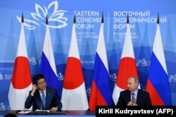 Japanese Prime Minister Shinzo Abe (left) and Russian President Vladimir Putin give a press conference following their meeting in Vladivostok, September 10, 2018