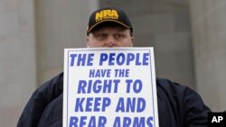 Un citoyen américain, défenseur du doit de port d'armes.