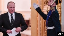 Le président russe Vladimir Poutine avant une réunion du Conseil d'Etat au Kremlin à Moscou le 27 décembre 2017.