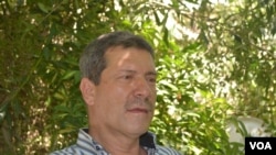 Family spokesman Maher Mekdad, for the Mekdad clan, a family in Beirut's Shi'ite southern suburbs that has snatched dozens of Syrians and a Turkish businessman in an effort to free a captured relative in Syria, Aug. 23, 2012. (VOA - M. Besheer)