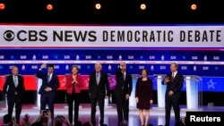 Debat kandidat Capres AS dari Partai Demokrat di Charleston, South Carolina, Selasa malam (25/2).