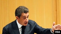 Presiden Prancis Nicolas Sarkozy secara de fakto mengakui pemerintahan kelompok oposisi Libya.