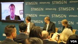 Ear Sophal, associate professor of diplomacy and world affair at Occidental College in Los Angeles, discusses Cambodia’s 2017 commune elections via video at a panel discussion at Stimson Center in Washington DC, June 8, 2017. (Hong Chenda/VOA Khmer)