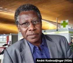 Mahamat Nour Ibédou, porte-parole du collectif de la société civile tchadienne, à N'Djamena, le 10 décembre 2017. (VOA/André Kodmadjingar)