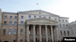 រូបថតឯកសារ៖ ទិដ្ឋភាព​ពីខាង​ក្រៅនៃ​ការិយាល័យ​អគ្គរដ្ឋអាជ្ញា​នៅទីក្រុង​មូស្គូ។