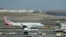 纽约拉瓜迪亚机场跑道上的一架美国航空公司的客机。(2019年1月25日)