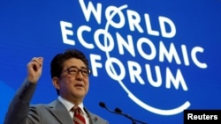 日本首相安倍晋三2019年1月23日在达沃斯论坛上发言（路透社）